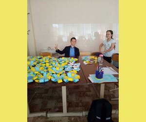 Прикрашаємо школу до свят