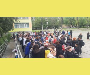 8 травня в школі пройшла благодійна ярмарка ініційована асоціацією старшокласників Святошинського району міста Києва.